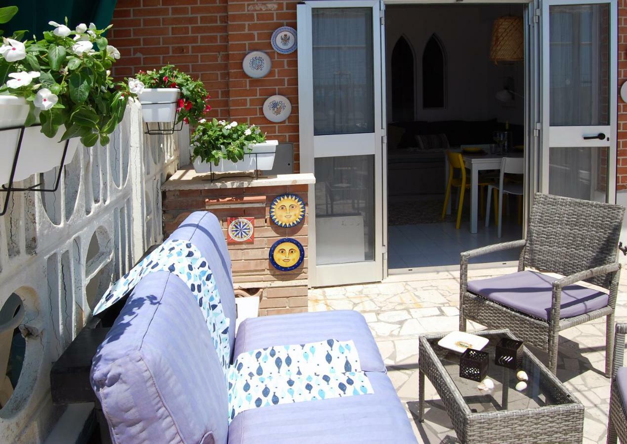 La Casa Sulla Spiaggia Apartment Nettuno Exterior photo